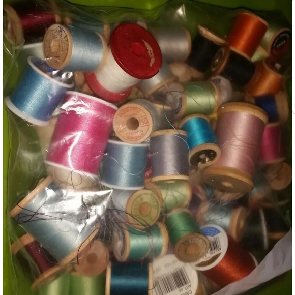 Bag of Thread - Picture 2 of 5